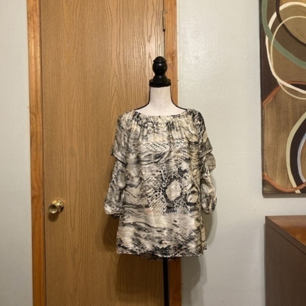 Roz & Ali Medium w/Animal Print Off-The-Shoulder 3/4 Sleeve Blouse - EUC